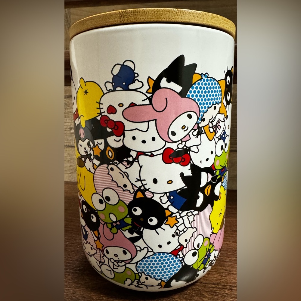 Super Cute 🥰 Hello Kitty & Friends Storage Container with Bamboo Lid - NEW